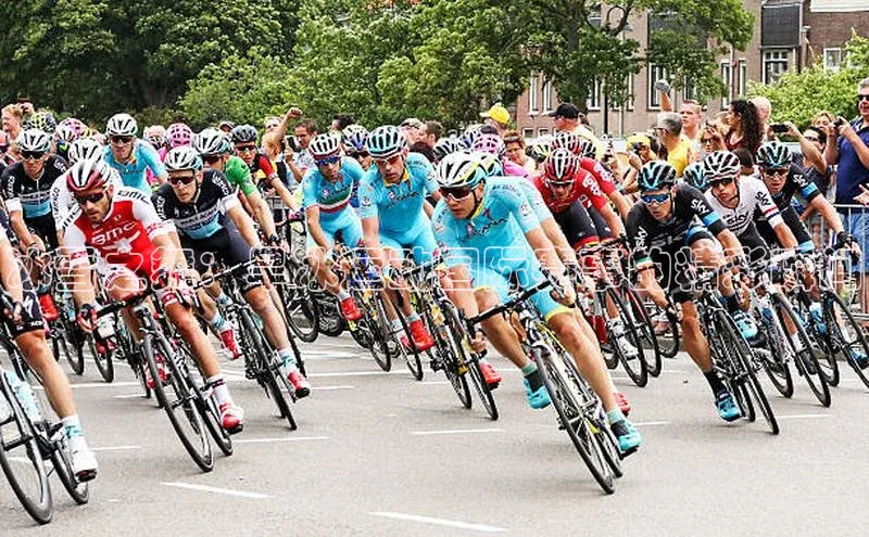 冰雪之舞：旱冰运动国际赛事的精彩瞬间